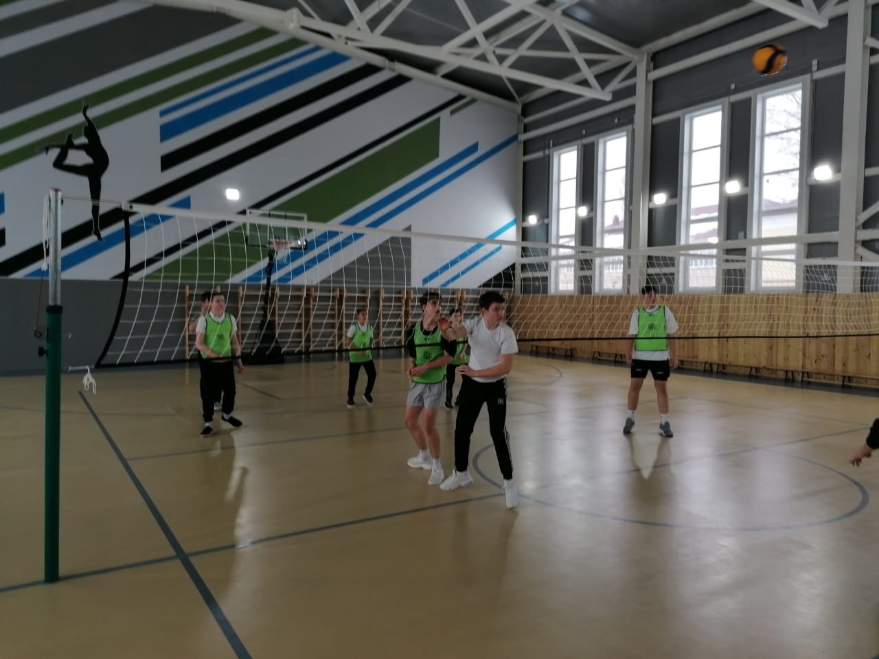 Соревнования по волейболу.